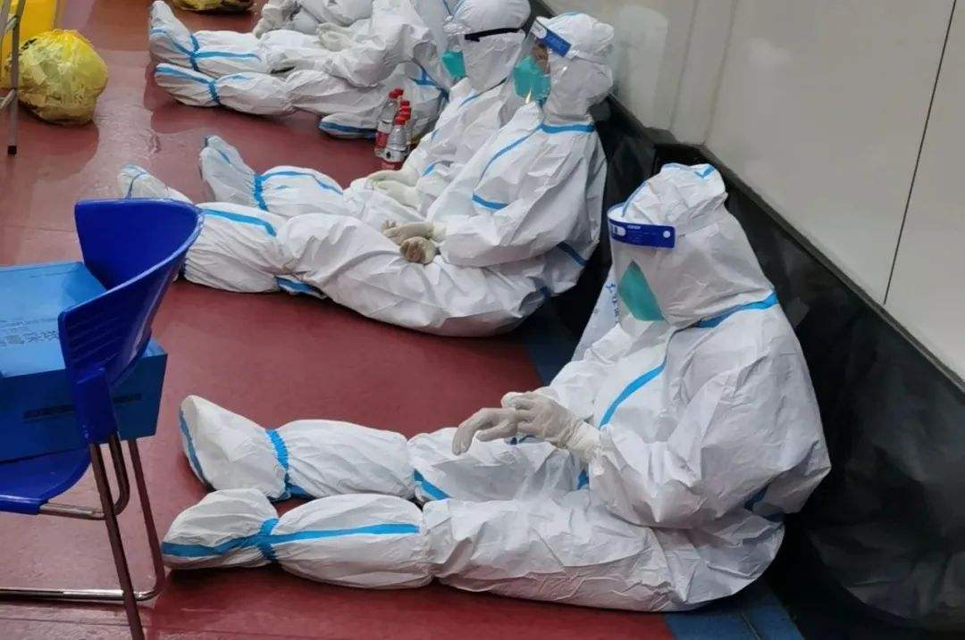 新冠肺炎一线人员包括哪些，新冠肺炎一线医护人员和工作人员名单