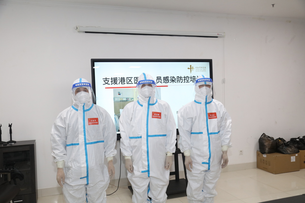 公安干警与交通管理人员：维护秩序的坚强后盾