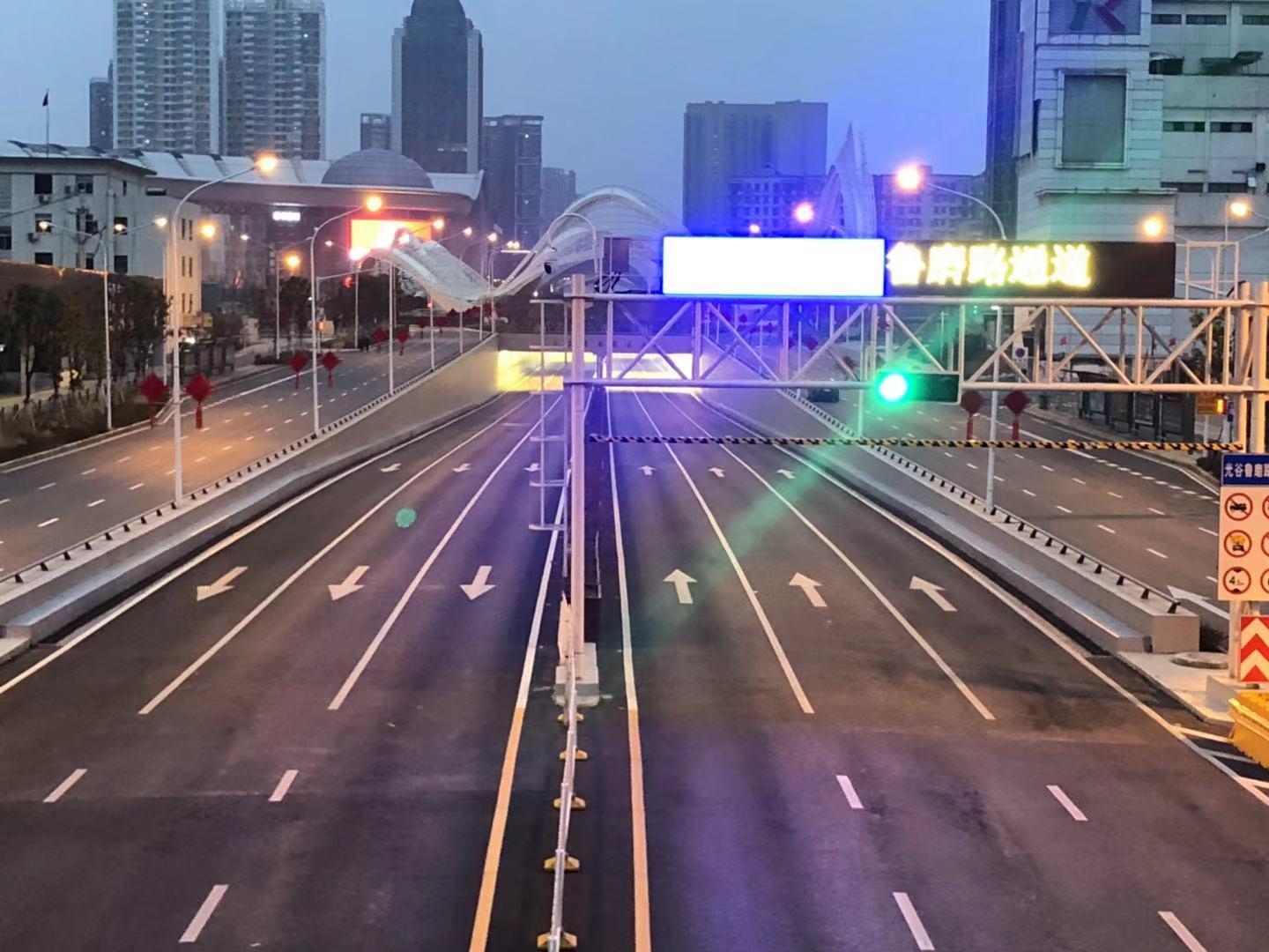 2020年封城：历史时刻与生活变迁，2020年封城对社会和经济的影响分析