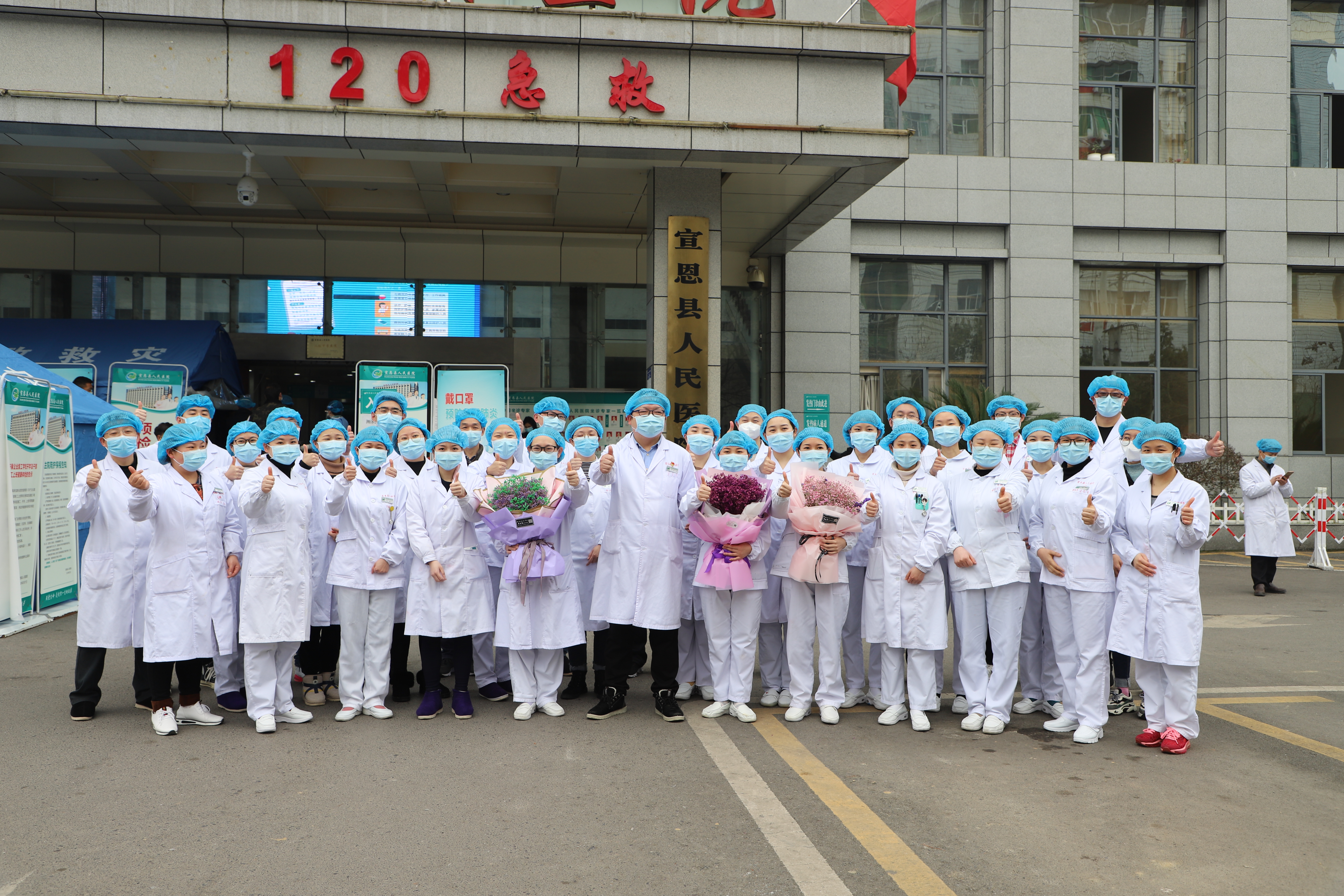 向一线医务人员致敬