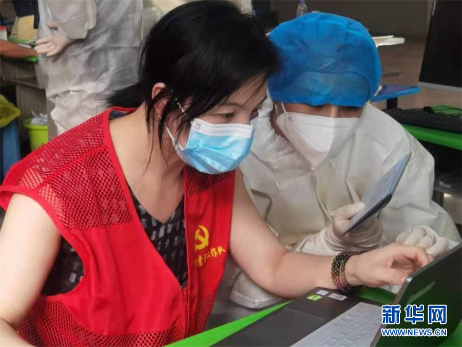 新冠肺炎疫情一线人员的奉献与坚守，新冠肺炎疫情一线医护人员的感人故事